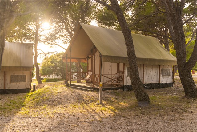 OBONJAN Island Resort - Glamping Lodge M