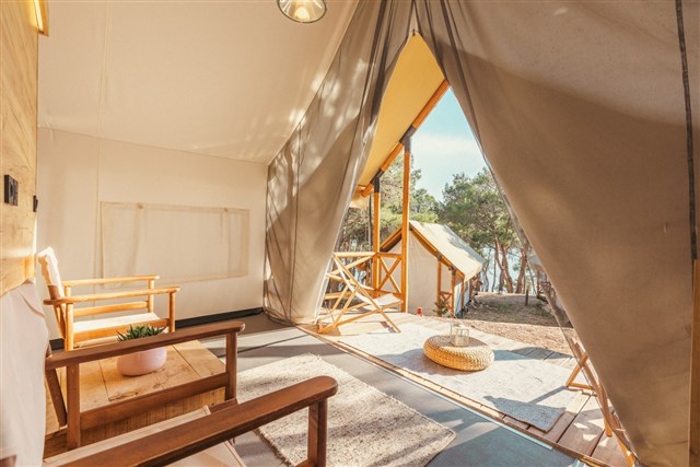 OBONJAN Island Resort - Glamping Lodge M